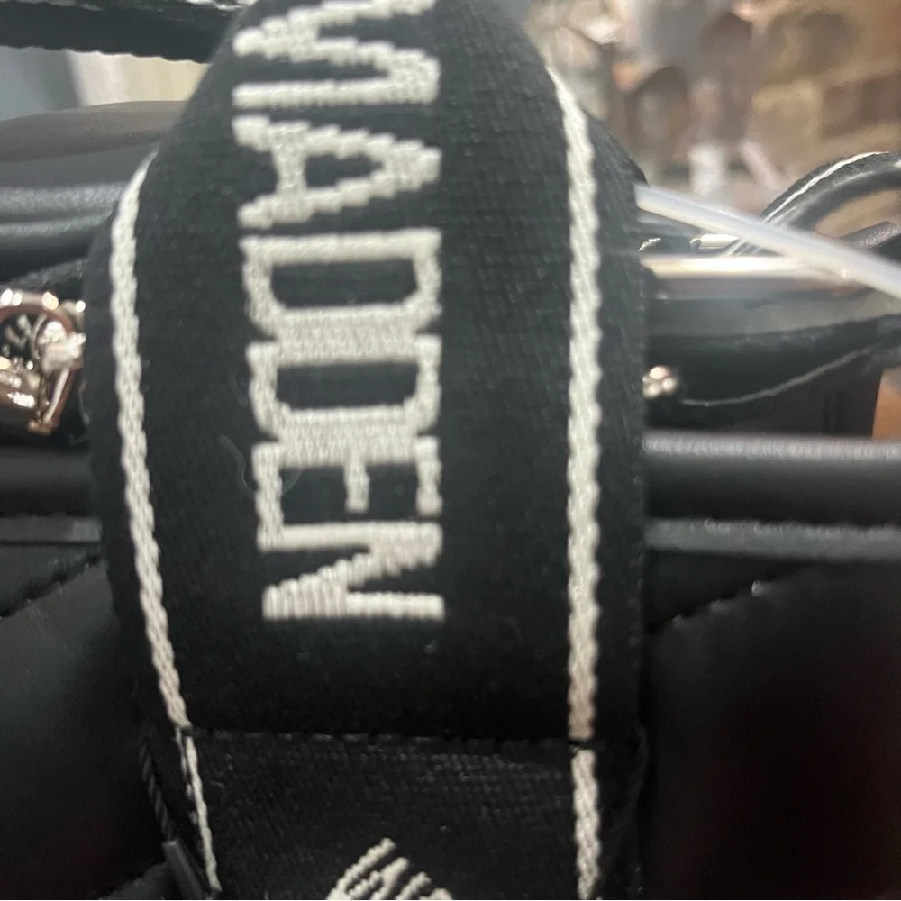 New Steve Madden Bwebber Crossbody Black Purse Guitar Straps Coin Wallet button